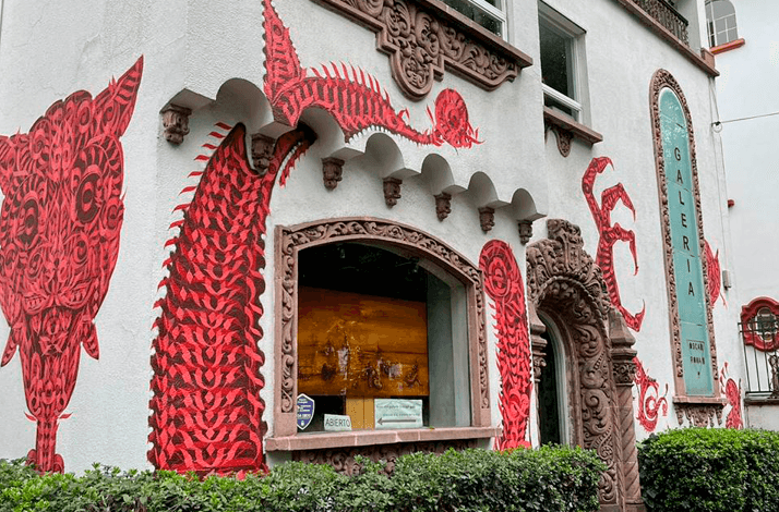 Create contemporary art with an artist at Galeria Oscar Roman