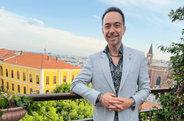Share dinner with Kaan Sekban at Beyoglu's The Red Balloon