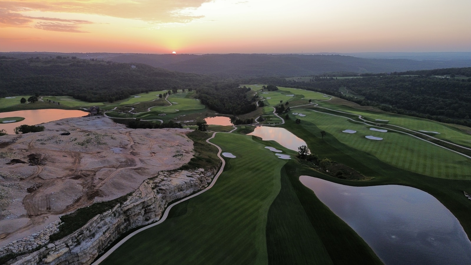 Bidding the Delta TOUR Championship Starter Lounge with SkyMiles: The Annual August Playbook